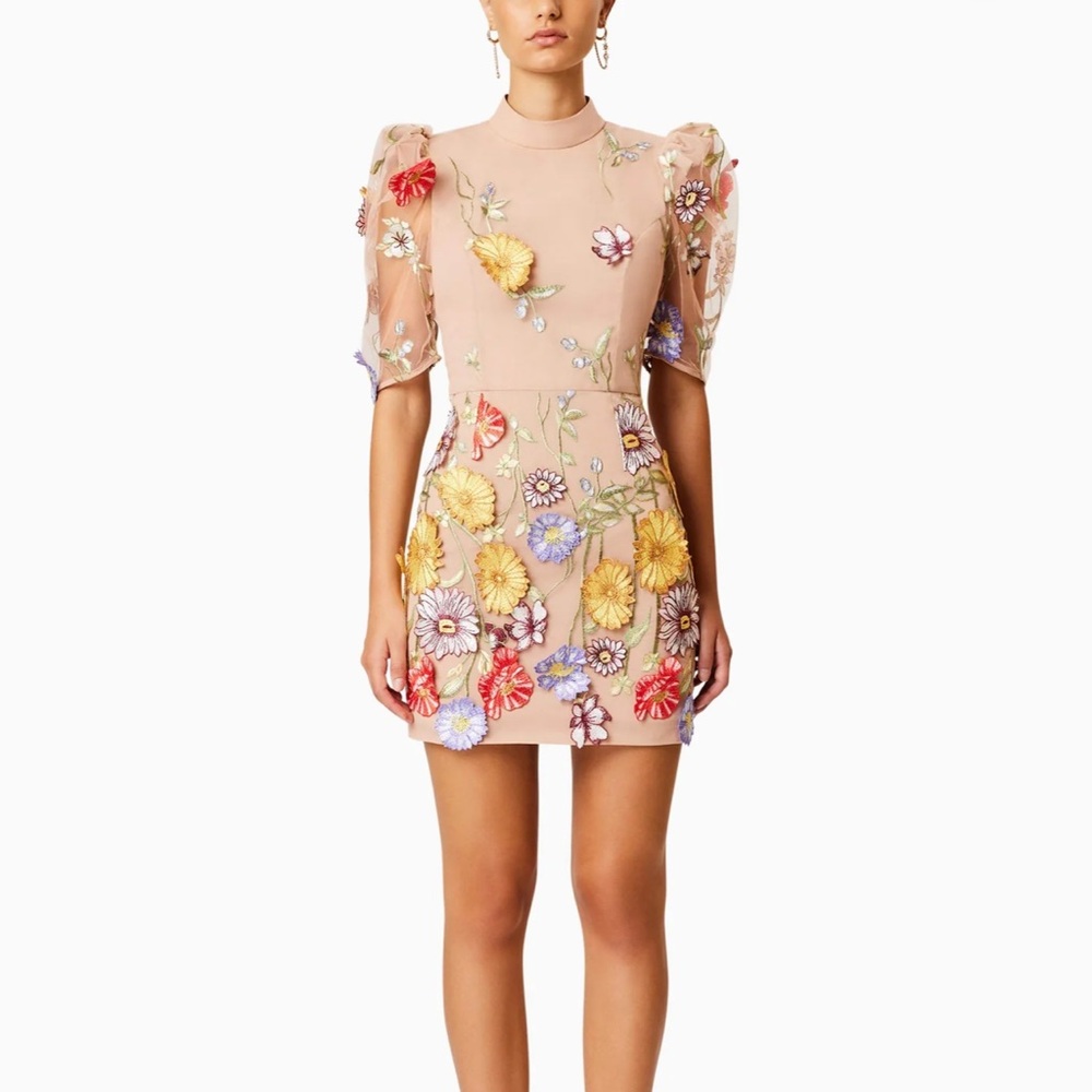 Elliatt White Puff Sleeve Sheath Dress